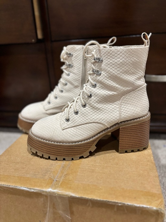 Altar'd State Shoes - Altr’D State Cream Lace-Up Combat Platform Chunky Boots Textured 7.5 Festival